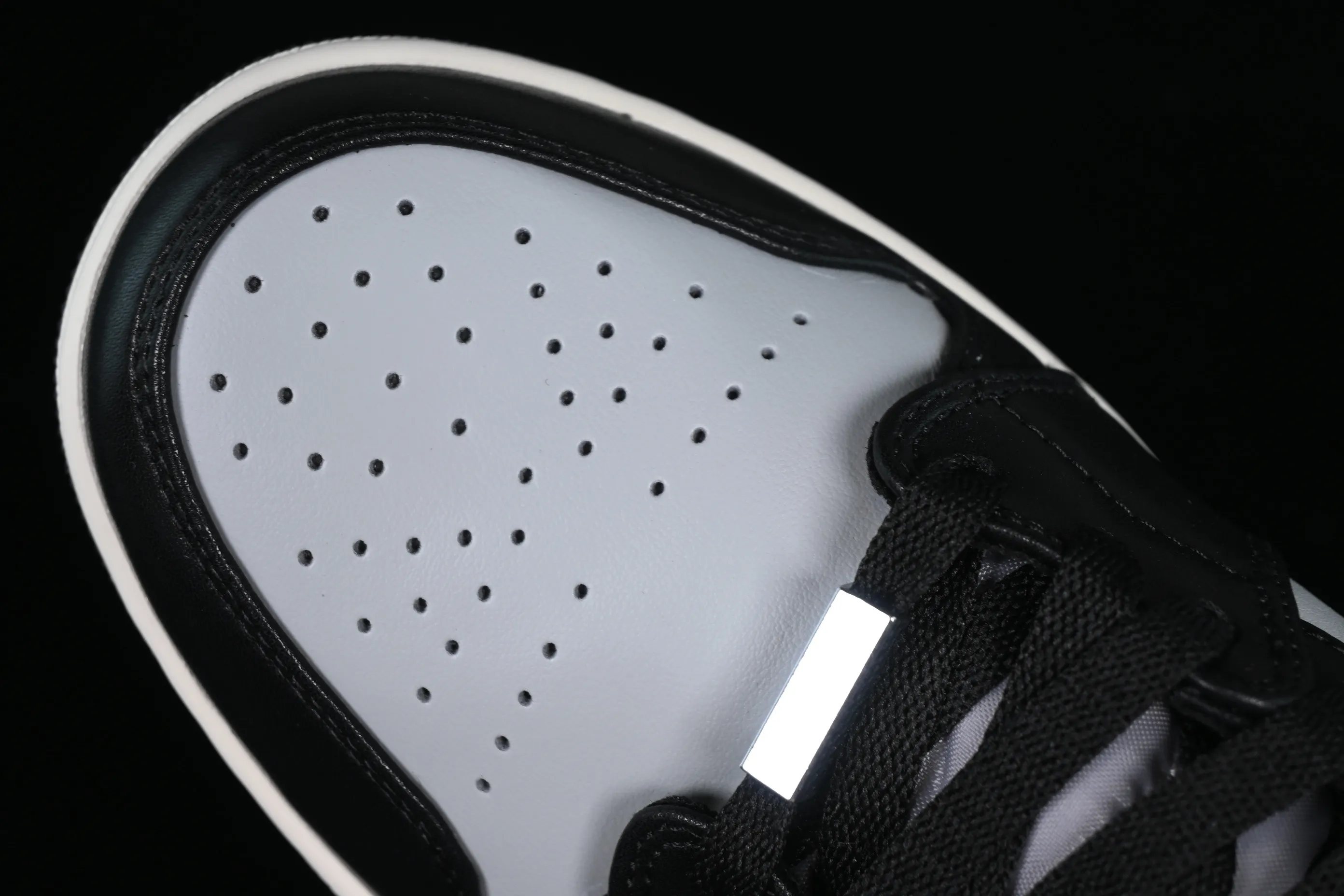 All categories Air Jordan Jordan series basketball shoes Air Jordan 1 Mid Air Jordan 1 Mid SE "Black Chrome" AJ1 Joe 1 Smoked Panda mid-top basketball shoes FB9892-002